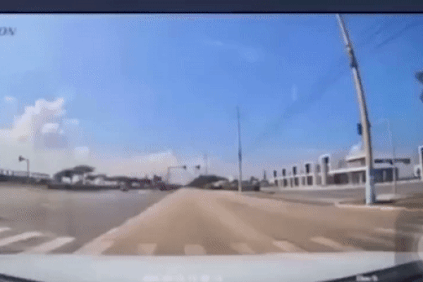 Clip phóng ô tô tốc độ 'bàn thờ' nghi của nhóm youtube triệu view