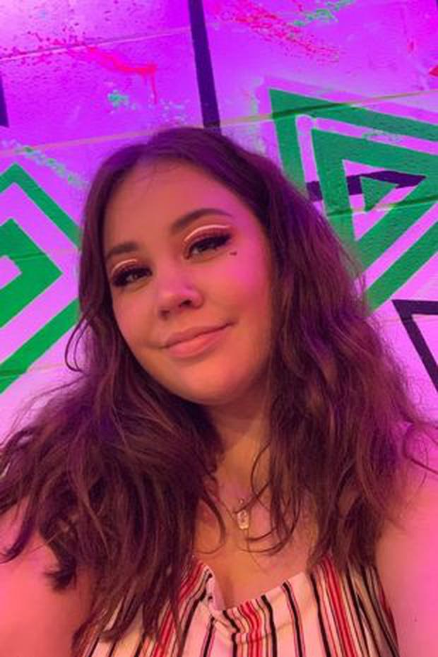 Nữ sinh quay tòa nhà kỳ quái từng ở, xem lạnh sống lưng-1