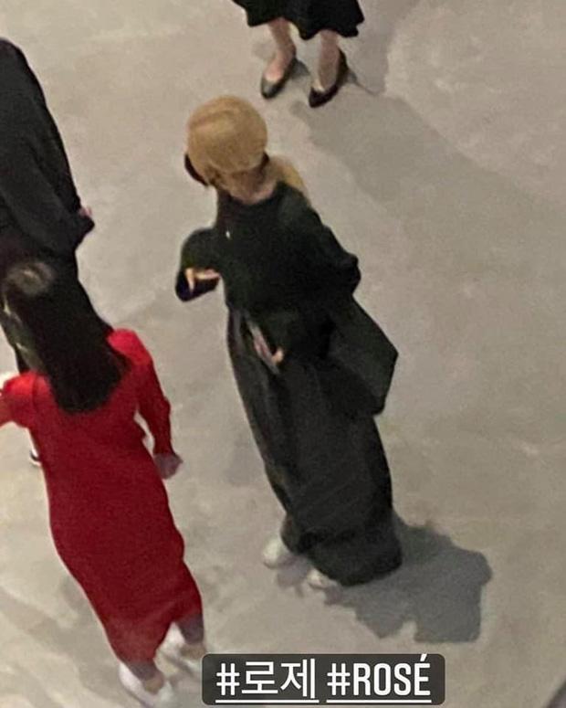 Rosé bị bắt gặp đi chơi với 1 chàng trai, tìm cảm hứng cho bài mới?-2