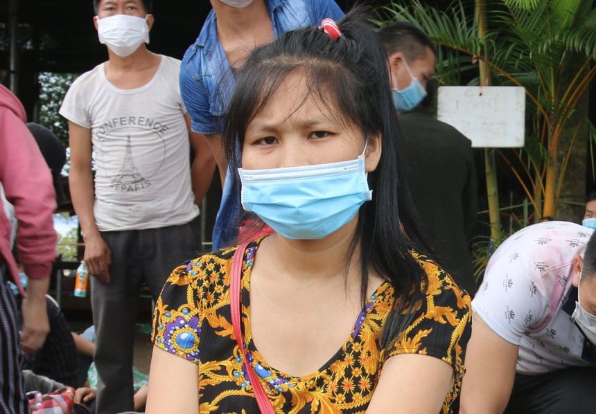 Thai phụ định đi bộ gần 2.000 km để về quê-1