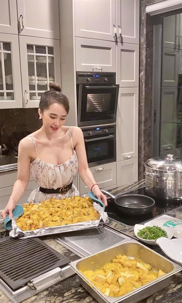 Quỳnh Nga khoe vòng 1 như 2 quả núi nhưng body dị dạng đến lạ-2