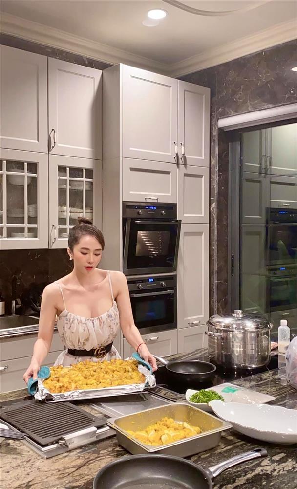 Quỳnh Nga khoe vòng 1 như 2 quả núi nhưng body dị dạng đến lạ-3