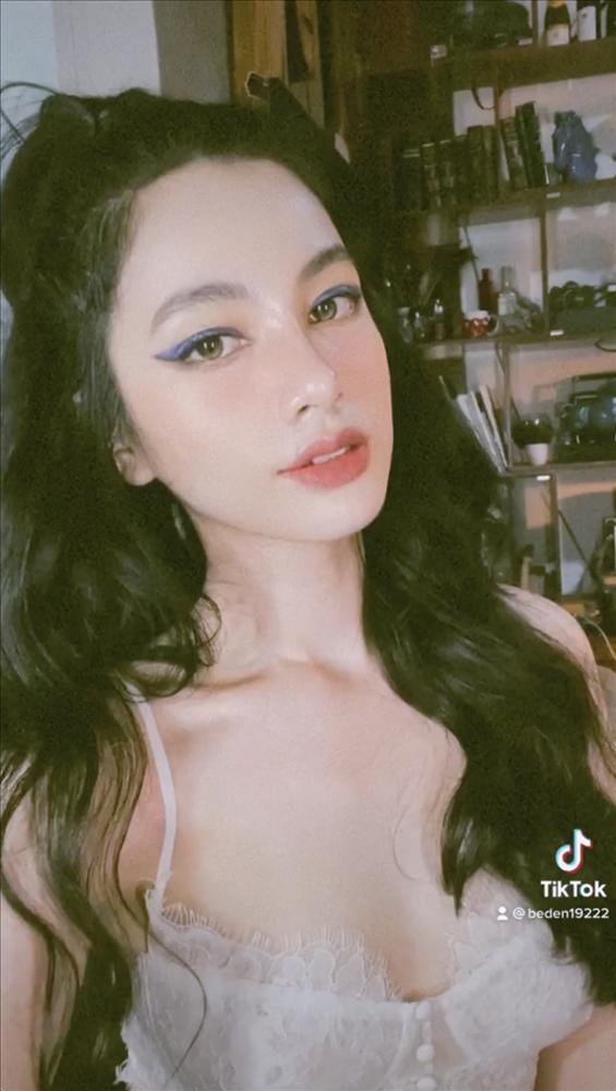 Bồ trẻ chồng cũ Lệ Quyên chụp nội y sexy ngút ngàn-3