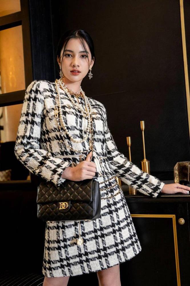 Bồ trẻ chồng cũ Lệ Quyên chụp nội y sexy ngút ngàn-8