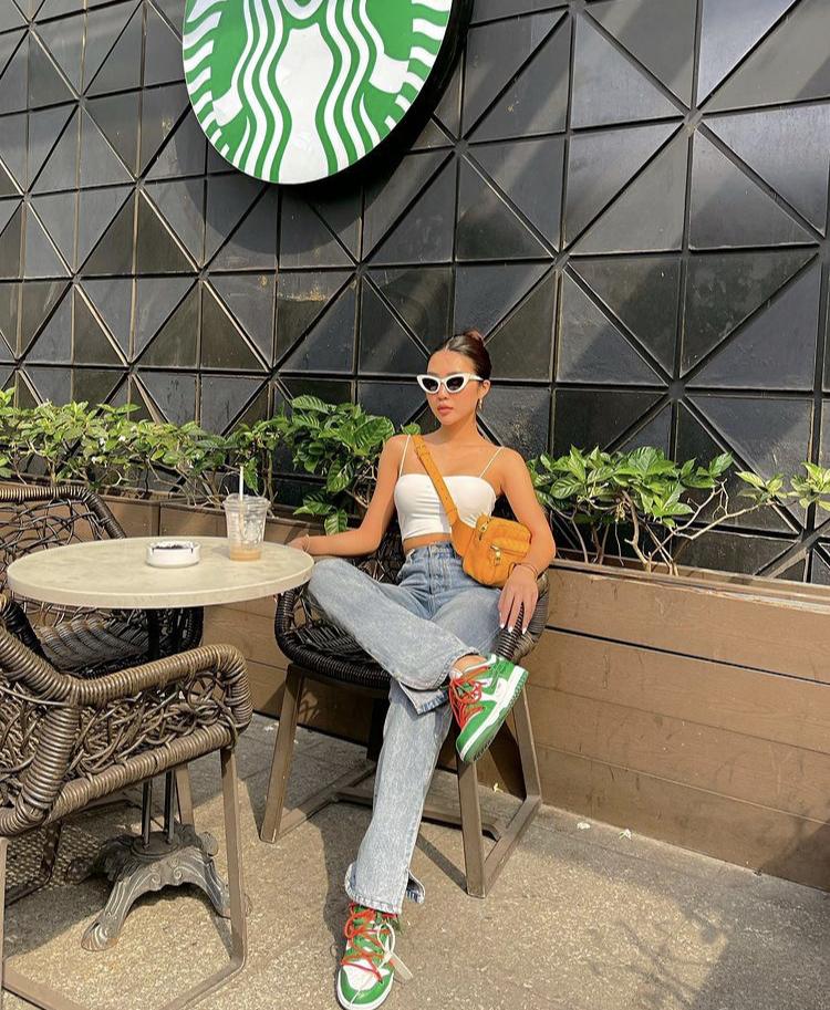 Áo croptop - ‘vũ khí’ giúp Tường Linh khoe dáng cực nuột-9