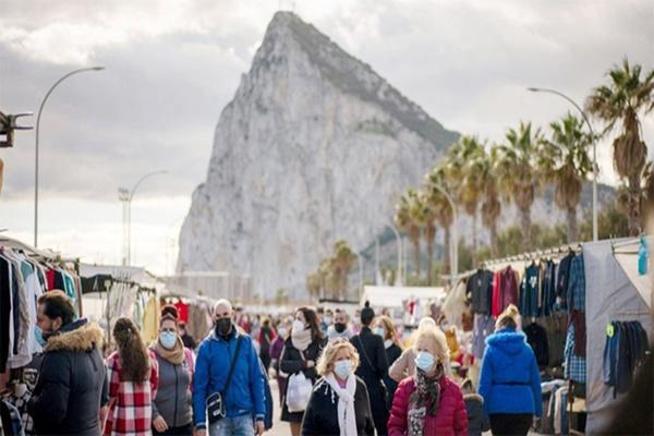 Chủ tịch Hà Nội nói gì về việc mở lại đường bay nội địa và thời gian học trở lại?-2