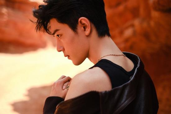 Bộ ảnh 'Tiêu Chiến 30' có gì thú vị mà đứng đầu hotsearch?