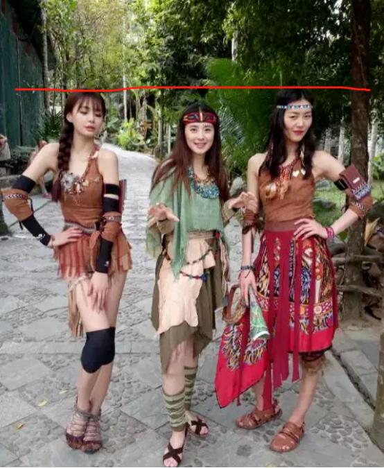 Triệu Lệ Dĩnh chỉnh ảnh méo sàn, Quan Hiểu Đồng có 6 ngón chân-10