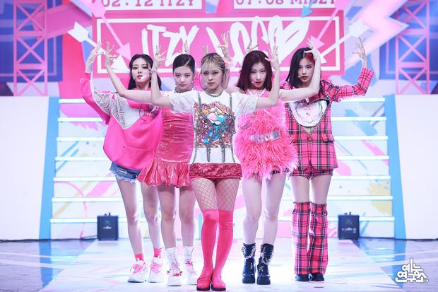 ITZY vượt mặt BLACKPINK, netizen đoán đè đầu cưỡi cổ luôn TWICE-2