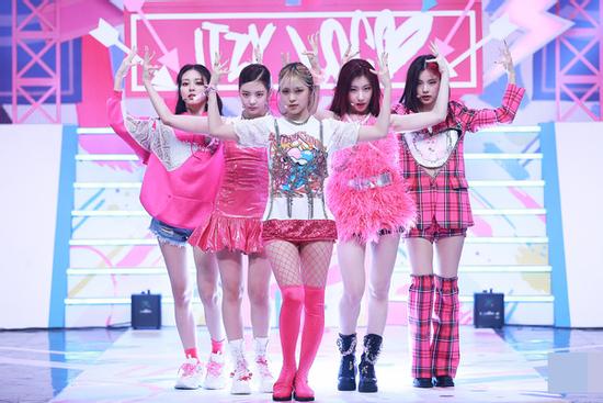 ITZY vượt mặt BLACKPINK, netizen đoán 'đè đầu cưỡi cổ' luôn TWICE