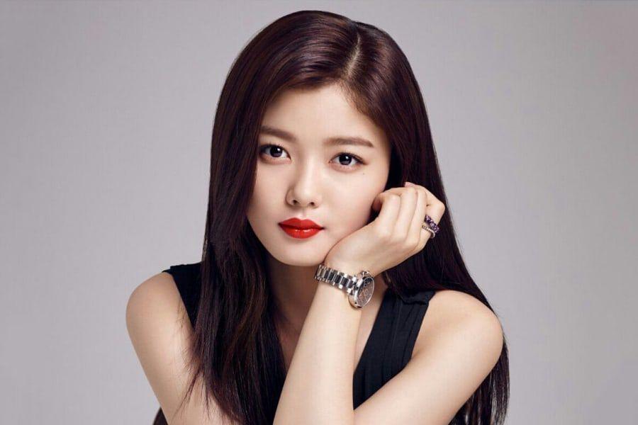 Kim Yoo Jung đã quyên góp 30 triệu won (khoảng 25.413 USD) cho tổ chức ChildFund Korea nhân dịp sinh nhật lần thứ 22. Kim Yoo Jung cho biết cô quyên góp để giúp đỡ trẻ em gặp khó khăn, chi trả chi phí điều trị y tế của các bệnh nhân nhỏ tuổi hay quyên góp cho trẻ em trong các hộ gia đình có thu nhập thấp.