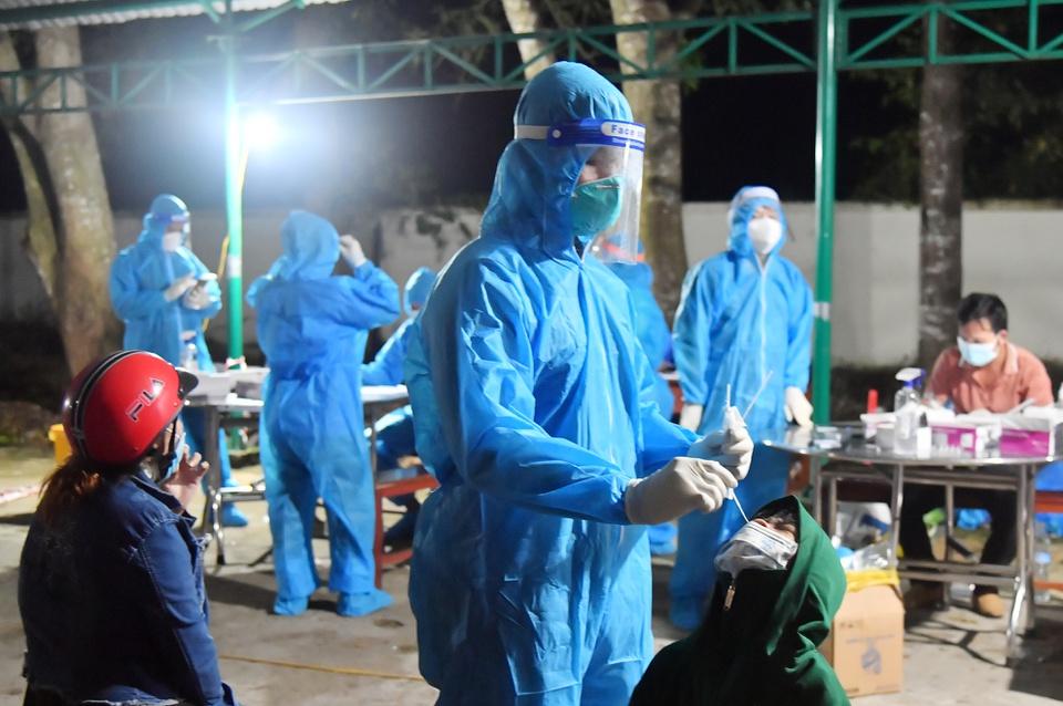 F0 tiếp tục tăng trong các đoàn người về miền Tây-2