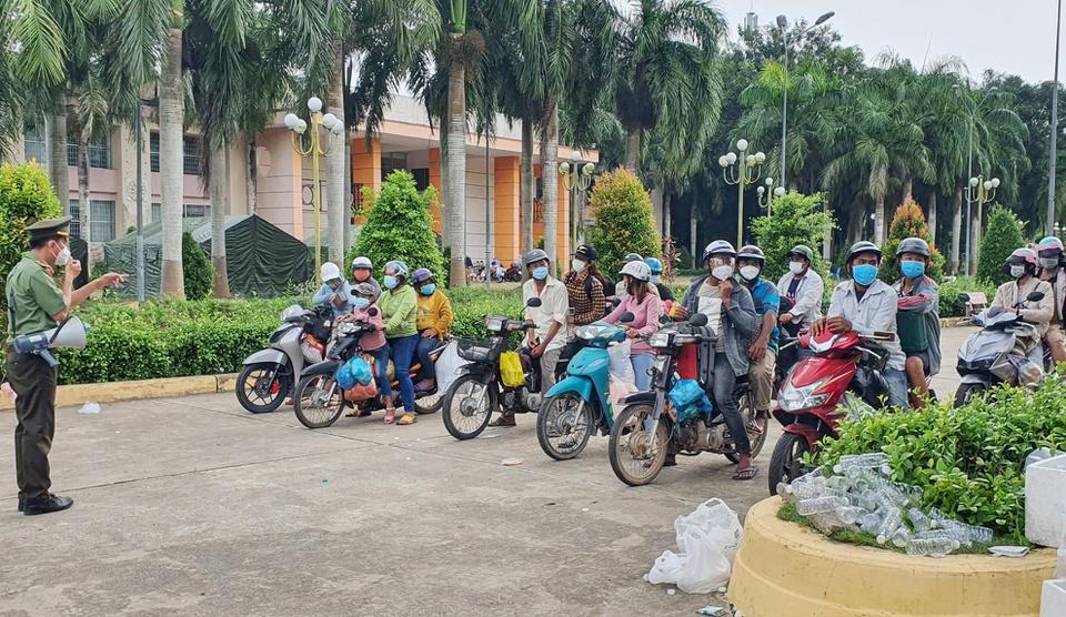 F0 tiếp tục tăng trong các đoàn người về miền Tây-3