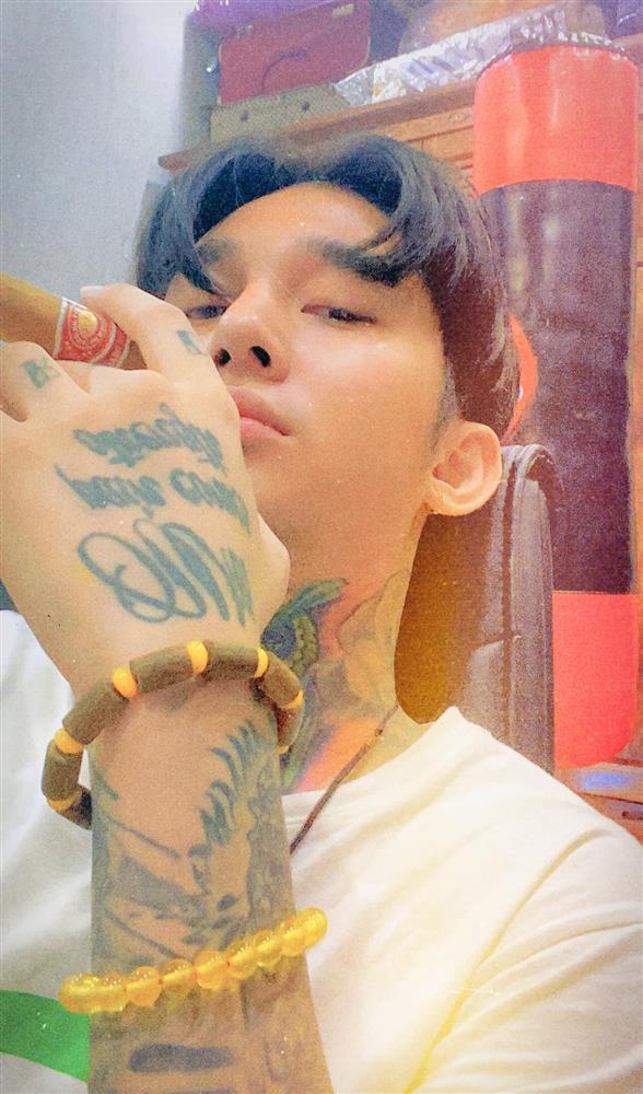 Hình xăm cơ thể Hoàng Tử Gió nhắc đến chết chóc-8