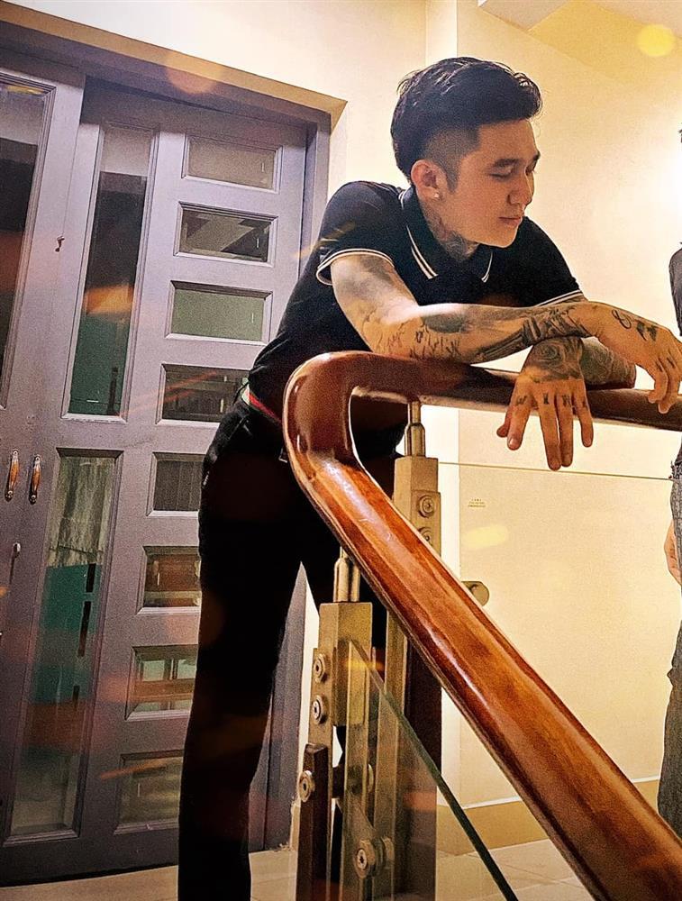 Hình xăm cơ thể Hoàng Tử Gió nhắc đến chết chóc-6