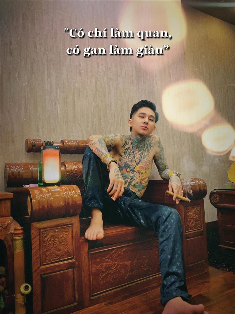 Hình xăm cơ thể Hoàng Tử Gió nhắc đến chết chóc-9