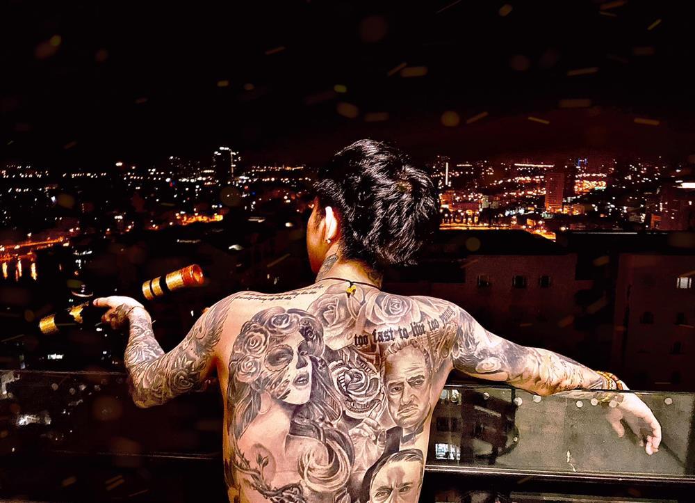 Hình xăm cực linh của bộ ba Hoàng Tử Gió - Khá Bảnh - Huấn Hoa Hồng-5