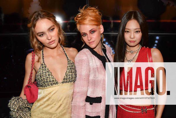 3 đại sứ Chanel chụp chung: Jennie liệu có trên cơ Kristen Stewart, Lily-Rose Depp?-2