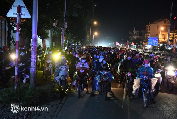Theo lực lượng chức năng, khi dẫn đoàn phương tiện di chuyển, luôn có 1 xe ô tô 4 chỗ dẫn đường và 2 xe tải để có thể ứng cứu các xe máy bất ngờ hỏng hóc dọc đường và hạn chế việc dừng lại trong quá trình di chuyển
