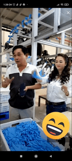 Bà Phương Hằng hành động khó hiểu khi đứng cạnh chồng-1