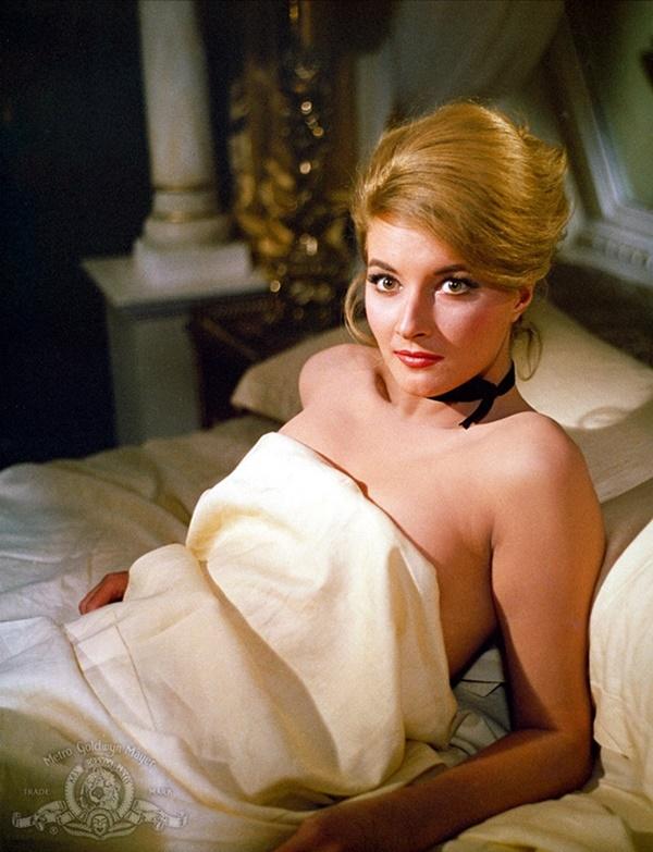 Minh tinh người Ý - Daniela Bianchi trong phần phim From Russia with Love (1963).