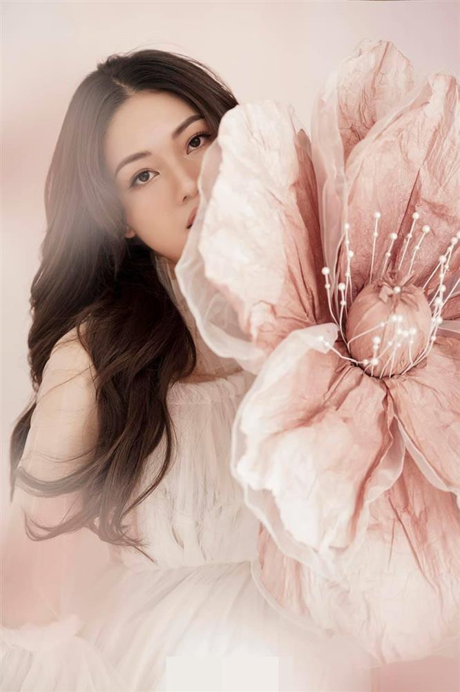 Á hậu Thanh Tú để lộ giới tính con thứ 2-3