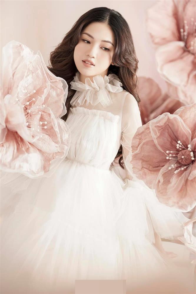 Á hậu Thanh Tú để lộ giới tính con thứ 2-4