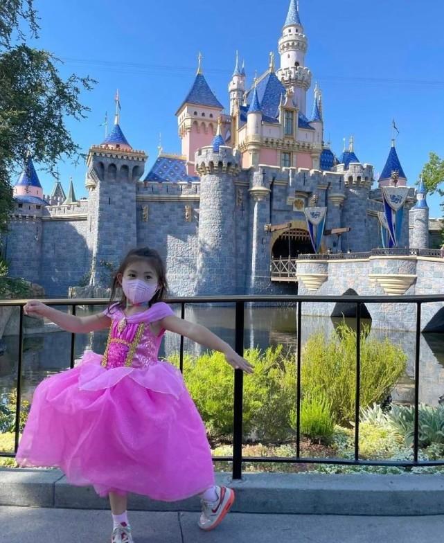 Cuộc sống bơi trong tiền tỷ của con gái Trần Quán Hy-4