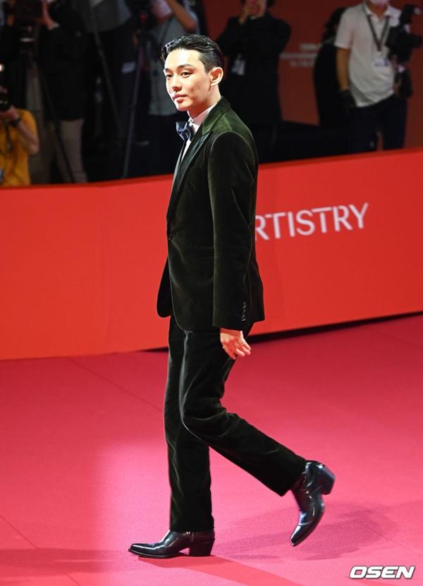 Thảm đỏ LHP Busan: Song Joong Ki visual ngút ngàn, Han So Hee mlem-5