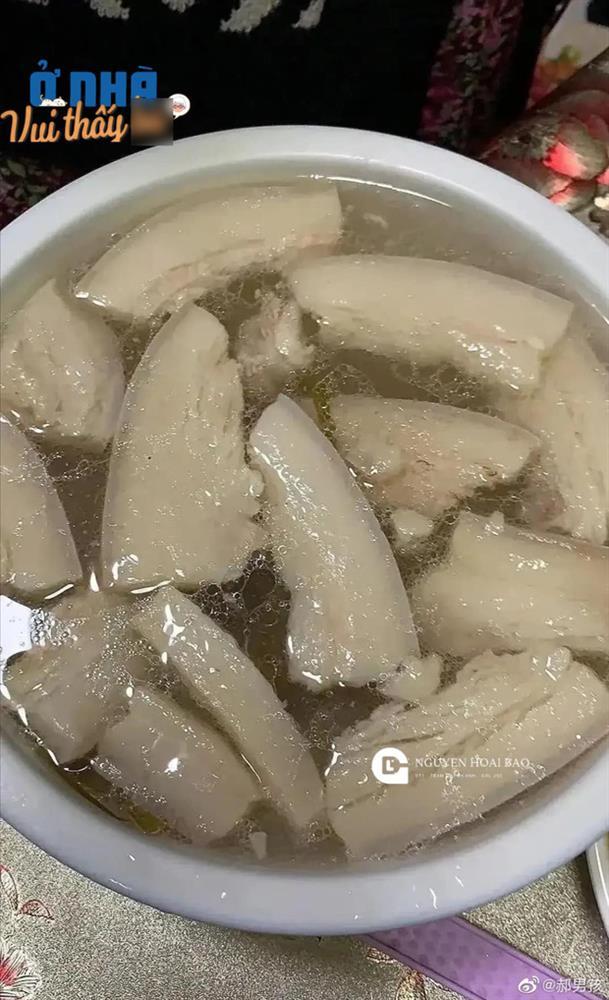 Đến nhà bạn ăn cơm, anh chàng câm nín khi nhìn vào bát canh-2