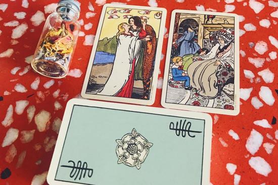 Bói bài Tarot thứ 5 ngày 7/10/2021: Tái hợp tình cũ