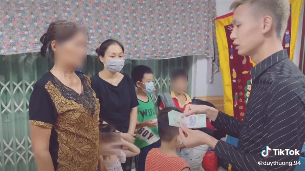 Duy Thường TV tung clip đi viếng Nam Ok, bị chỉ trích dữ dội-3