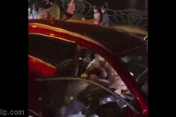 Ô tô 2 tỷ cháy rụi sau đánh ghen, vợ túm chồng chở em gái mưa-4