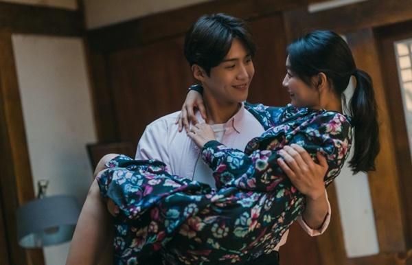 Kim Woo Bin comment ủng hộ đồng nghiệp nhưng ngó lơ bạn gái-5