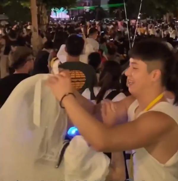 Nhận hộ khẩu nhà gái, chàng trai phản ứng người yêu phải bật cười-7