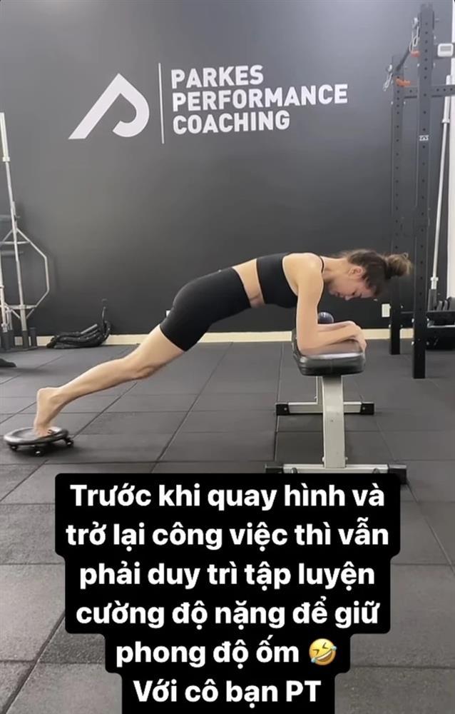 Chuẩn bị comeback, Hà Hồ khoe body căng đét trong phòng tập-1