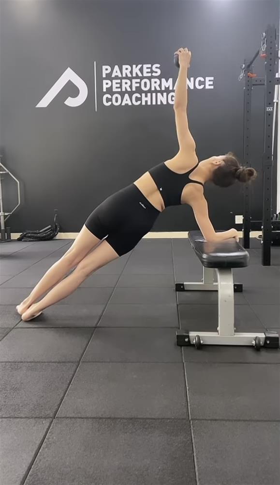 Chuẩn bị comeback, Hà Hồ khoe body căng đét trong phòng tập-4