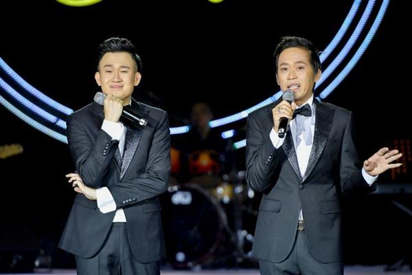 Khoảnh khắc Hoài Linh hiếm hoi chung sân khấu cùng bố mẹ ruột-2