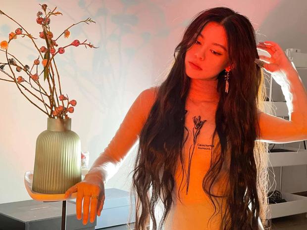 Giọng ca ma mị nhất Sing My Song khoe ảnh mặc cũng như không-1