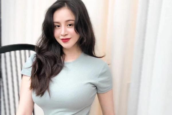 Bà Tưng hiếm hoi đăng ảnh diện bikini-5