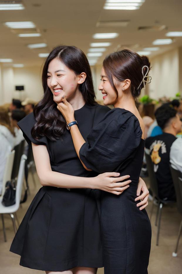 Khả Ngân như tí hon khi đọ dáng Lương Thanh 11 Tháng 5 Ngày-5