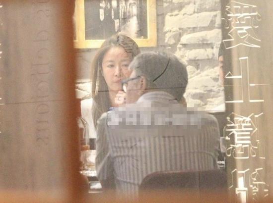 Lâm Tâm Như đưa chồng đi ăn sinh nhật tình địch-3