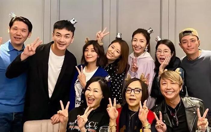 Lâm Tâm Như đưa chồng đi ăn sinh nhật tình địch-5