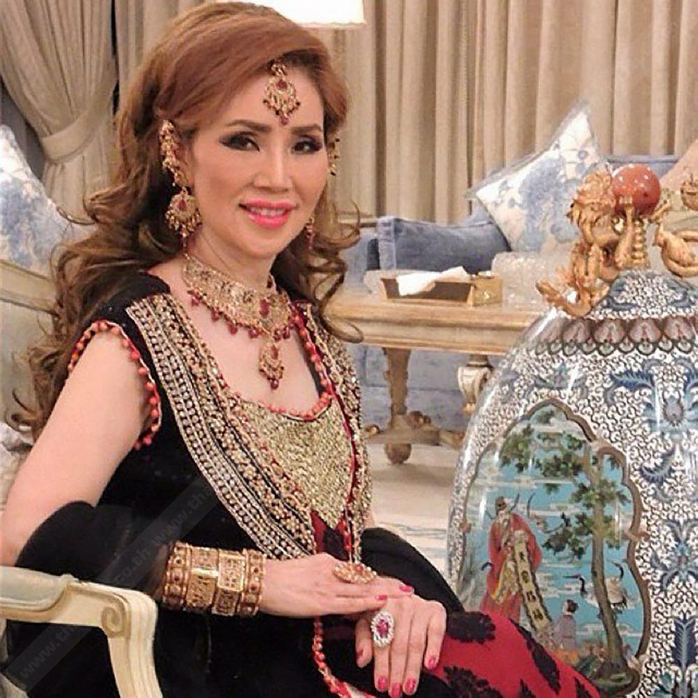 Bà lão Lọ Lem U60 lấy chồng tỷ phú Dubai giàu nứt đố đổ vách-1