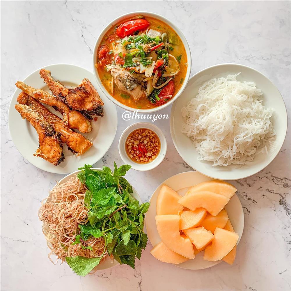 Gái đảm khoe cơm nhà giá 100k mà đầy ú ụ, thật không đùa!-9