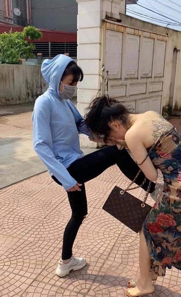 Thời trang tiểu tam khi bị tóm sống: Cứ phải 2 dây sexy mới chịu!-10