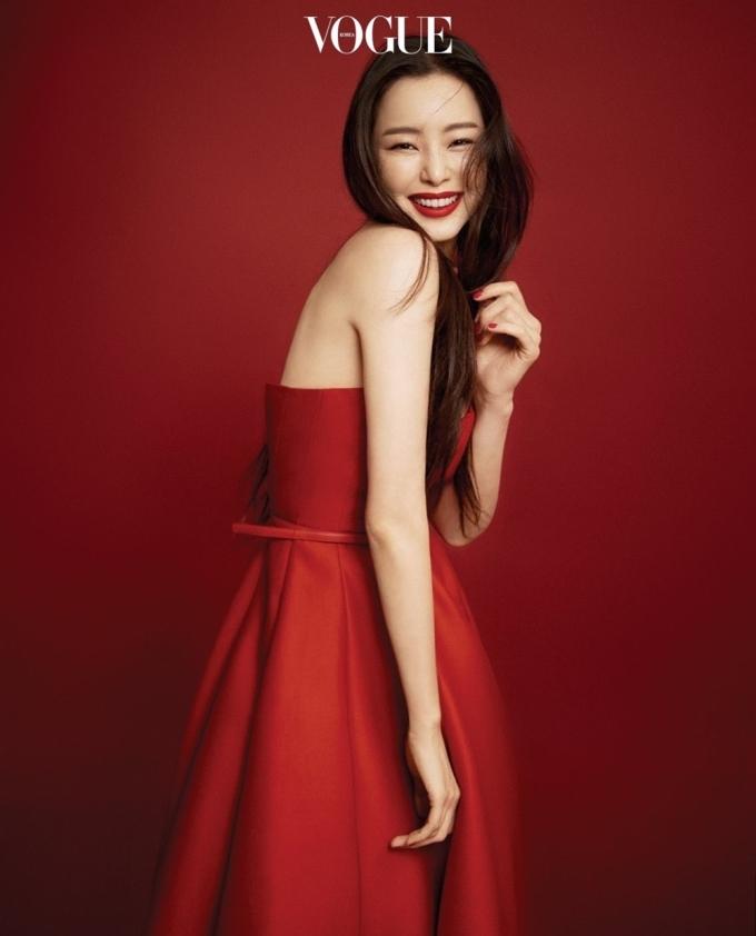 Hoa hậu của các hoa hậu từng lao đao vì lộ ảnh nóng và hám fame-3