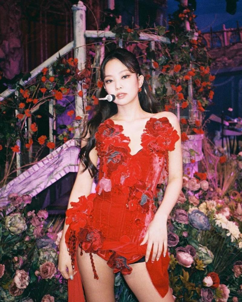 Jennie biểu diễn ca khúc chưa phát hành tại concert BORN PINK tại Seoul