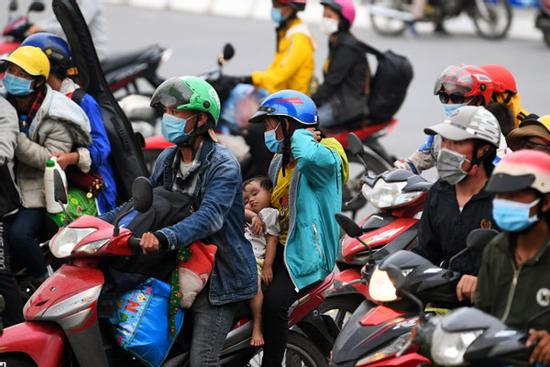 Thủ tướng yêu cầu tỉnh, thành đưa đón người dân về quê an toàn