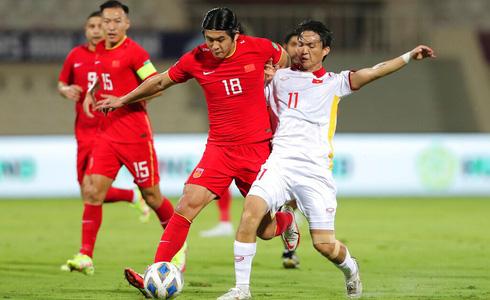BLV Tạ Biên Cương bình luận căng về lối chơi tuyển Việt Nam-2